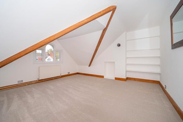 1 Bedroom Flat To Rent In Effingham Road, Long Ditton, KT6