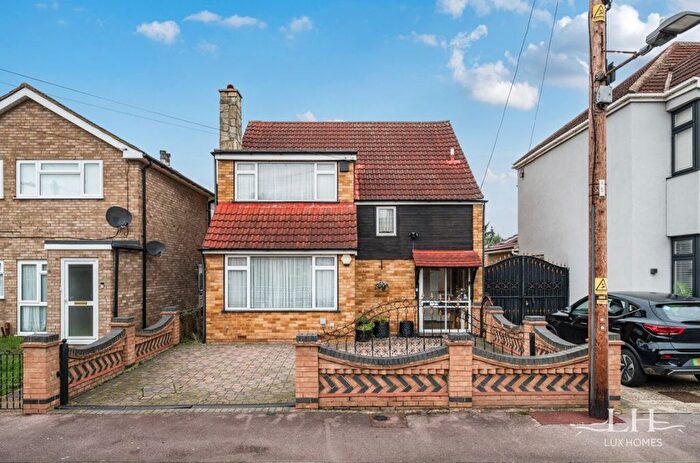 3 Bedroom Detached House For Sale In Aldborough Road, Dagenham, RM10