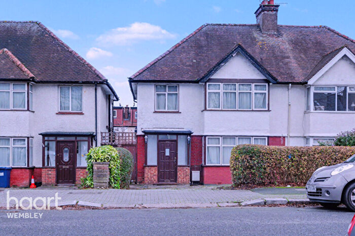 3 Bedroom Semi Detached House For Sale In Greenfield Gardens, London, NW2