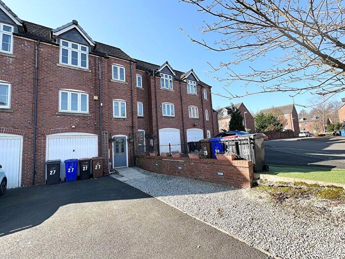 4 Bedroom Town House To Rent In Brattice Drive, Manchester, M27