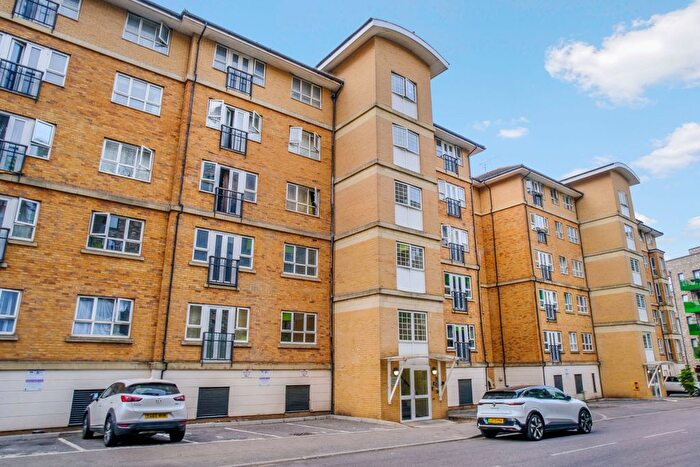 1 Bedroom Flat For Sale In Rookery Way, London, NW9