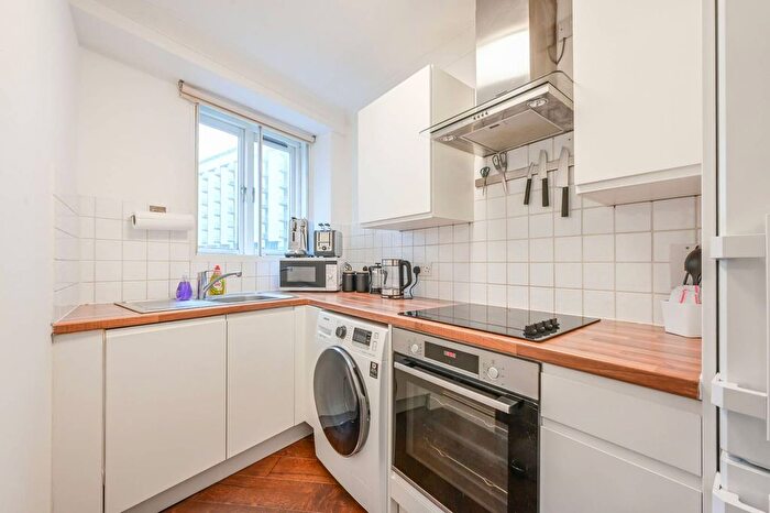 1 Bedroom Flat To Rent In Peninsula Court, Canary Wharf, London, E14