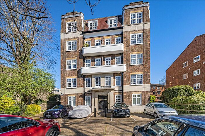 2 Bedroom Flat For Sale In Wellwood Court, Upper Richmond Road, London, SW15
