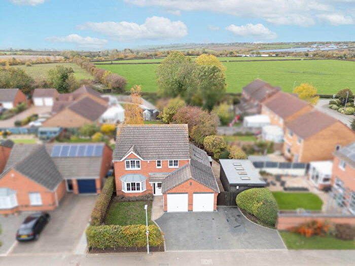 4 Bedroom Detached House For Sale In Buxton Drive, Desborough, NN14