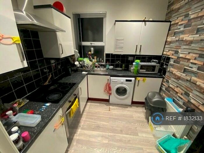 3 Bedroom Flat To Rent In Chesterfield Road, Sheffield, S8