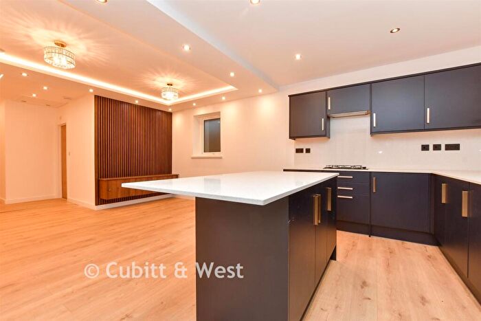 2 Bedroom Detached Bungalow For Sale In Sundale Avenue, South Croydon, Surrey, CR2