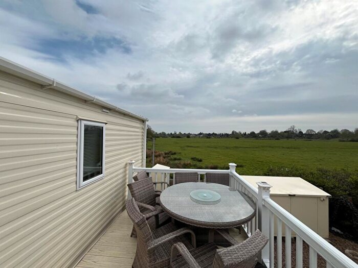 2 Bedroom Lodge For Sale In Warwick Road, Stratford-Upon-Avon, CV37