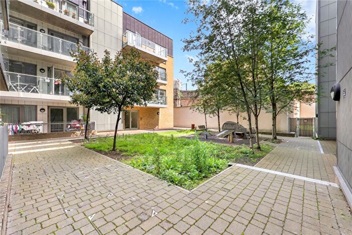 2 Bedroom Flat For Sale In Vitruvian Court, Limehouse, E14