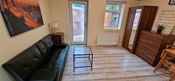 Studio To Rent In Chatsworth Road, Mapesbury, London, NW2