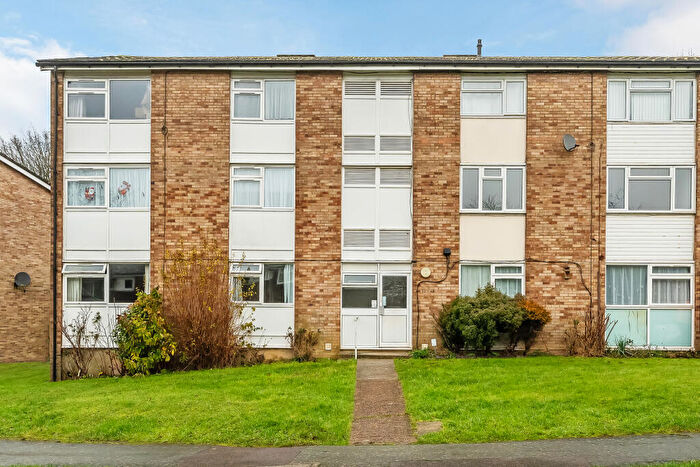 2 Bedroom Flat For Sale In Barnetts Shaw, Oxted, Surrey, RH8