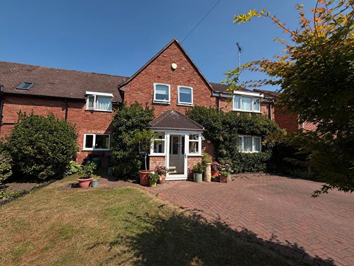 4 Bedroom Semi-Detached House For Sale In Waller Close, Leek Wootton, CV35