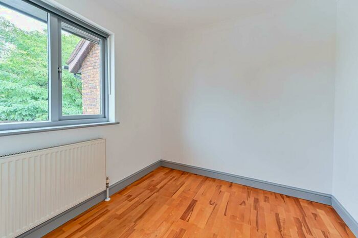 3 Bedroom Flat To Rent In Kerfield Place, Camberwell, London, SE5