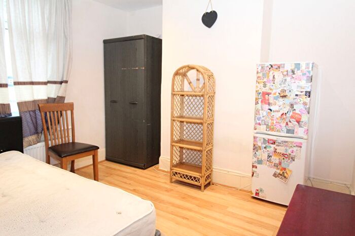 3 Bedroom Terraced House For Sale In Saunders Street, Gillingham, ME7