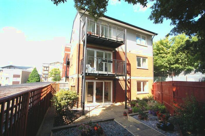 1 Bedroom Flat To Rent In Solomons Hill, Rickmansworth, WD3