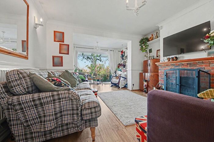 3 Bedroom Semi-Detached House For Sale In Copsewood Road, Bitterne Park, SO18