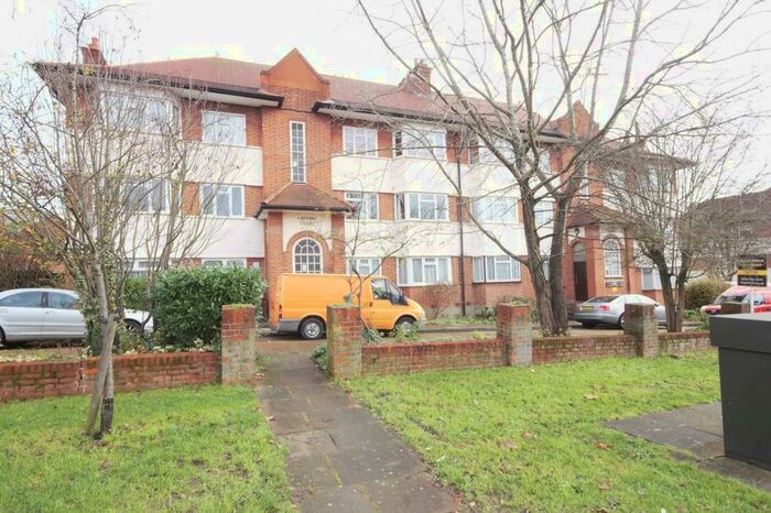 3 Bedroom Ground Maisonette To Rent In Rayners Court, Harrow, HA2
