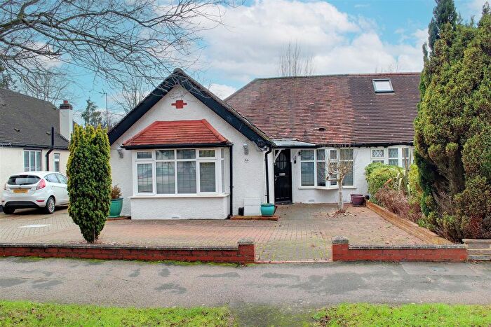 2 Bedroom Semi Detached Bungalow For Sale In Strafford Gate, Potters Bar, EN6