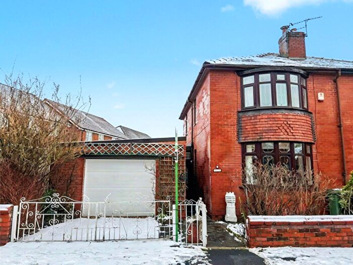 3 Bedroom Semi Detached House For Sale In Brownlow Avenue, Royton, Oldham, Lancashire, OL2