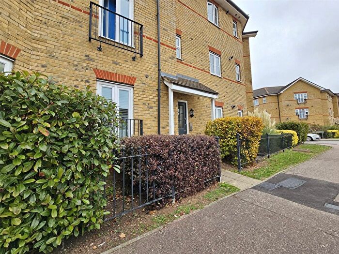 2 Bedroom Flat To Rent In Paignton Close, Romford, RM3