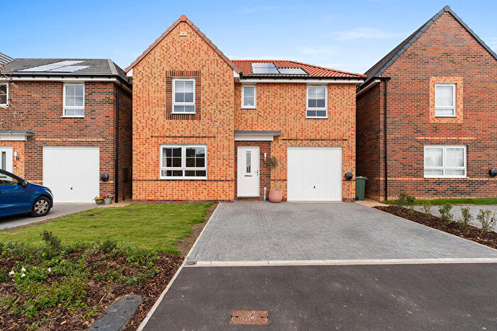 4 Bedroom Detached House For Sale In Crew Gardens, New Waltham, DN36