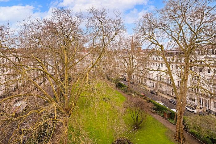 1 Bedroom Flat To Rent In Kensington Gardens Square, London, W2