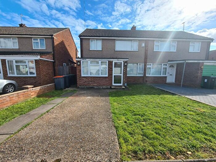 3 Bedroom Semi-Detached House To Rent In Ormesby Way, Bedford, Bedfordshire, MK40