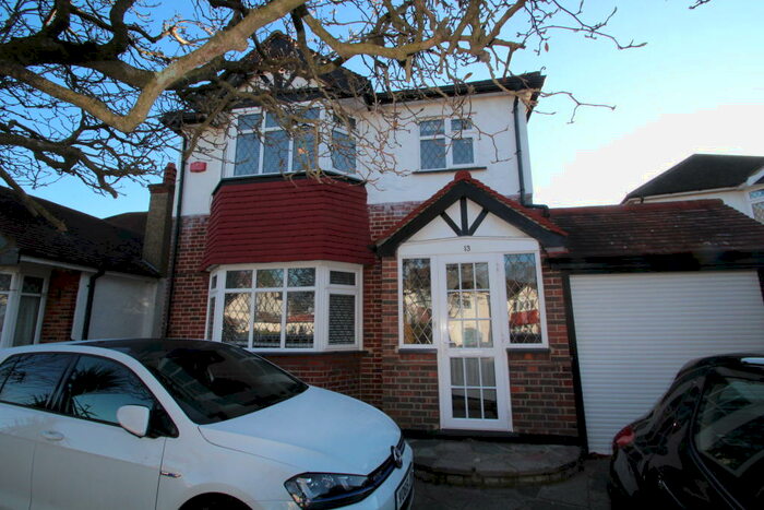 4 Bedroom House To Rent In Graham Close, Croydon, CR0
