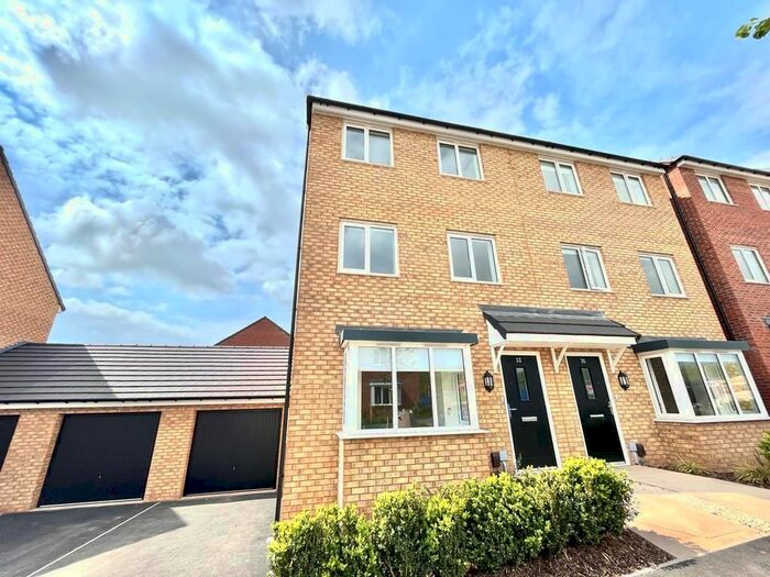 4 Bedroom Property To Rent In Harviston Avenue, Gedling, Nottingham, NG4