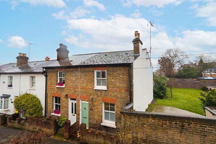 2 Bedroom End Terrace House For Sale In Albany Passage, The Alberts, TW10