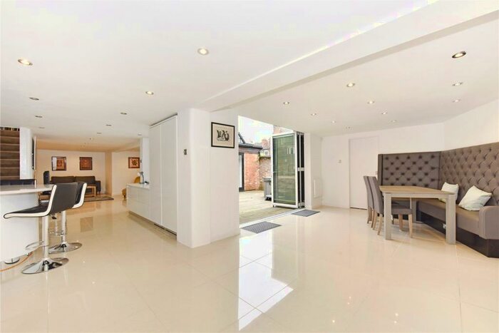 2 Bedroom Detached House To Rent In West Street, Marlow, Buckinghamshire, SL7