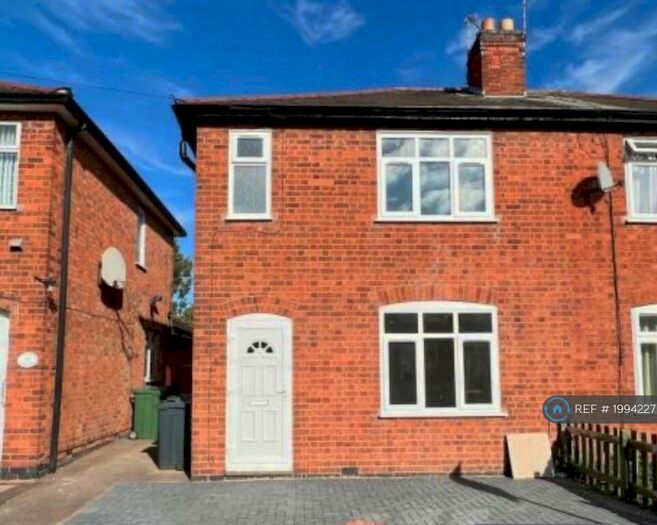 3 Bedroom Semi-Detached House To Rent In Lawn Avenue, Leicester, LE4