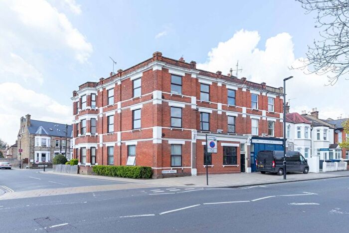 4 Bedroom Flat To Rent In Greenford Avenue, Hanwell, W7