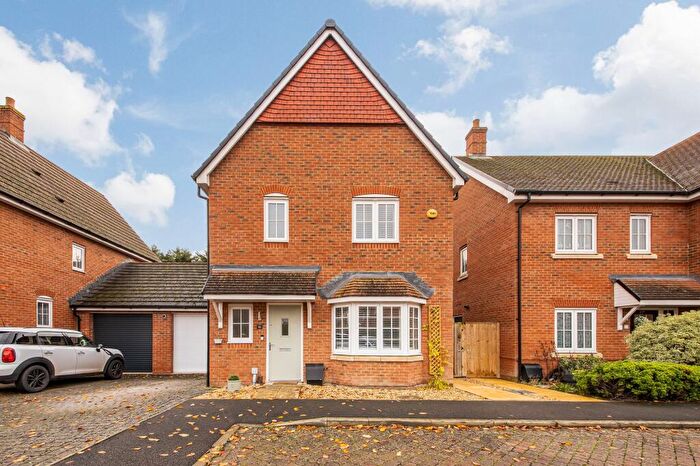 3 Bedroom Link Detached House For Sale In Beaker Place, Milton, OX14