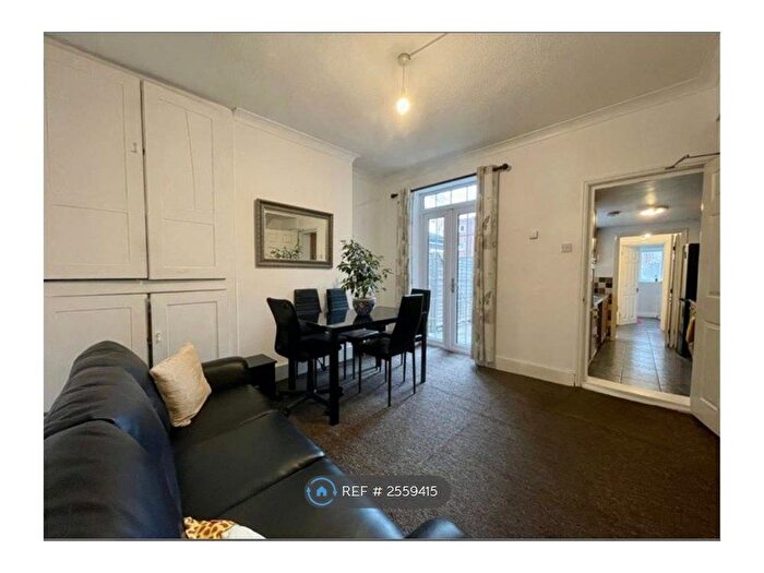 4 Bedroom Terraced House To Rent In North Street, Luton, LU2