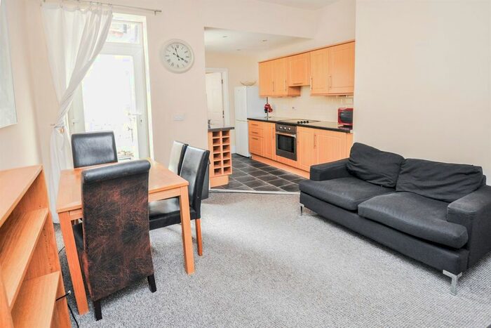 3 Bedroom Flat To Rent In Tavistock Road, Jesmond, Newcastle Upon Tyne NE2