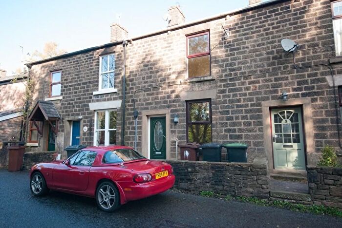 2 Bedroom Flat To Rent In New Road, Buxworth, High Peak, SK23