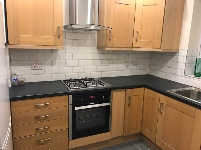 3 Bedroom Flat To Rent In Springfield Road, Windsor, SL4