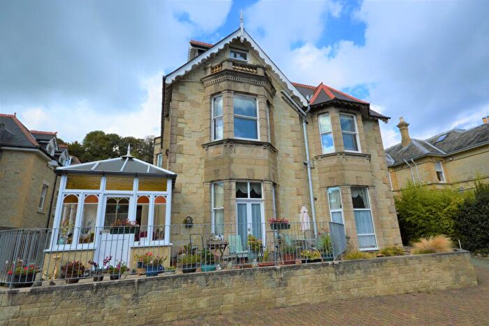 3 Bedroom Apartment To Rent In Park Avenue, Ventnor, PO38