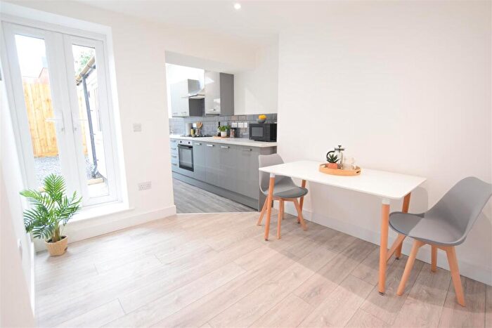 2 Bedroom End Of Terrace House To Rent In St. Faiths Street - En Suite House - /, LN1