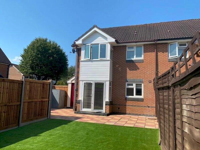 1 Bedroom End Of Terrace House To Rent In Howe Drive, Caterham, CR3