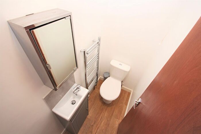1 Bedroom Flat To Rent In Holdenhurst Road, Bournemouth, BH8