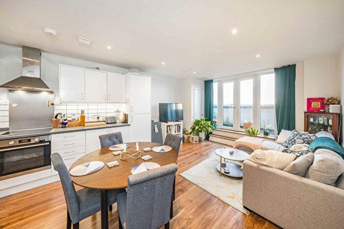 2 Bedroom Flat For Sale In Waterfall Cottages, Tooting, SW19