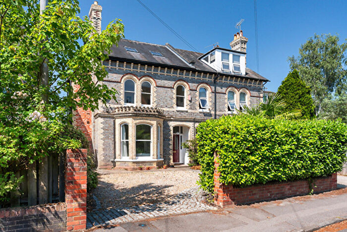 5 Bedroom Semi Detached House For Sale In Eastern Avenue, Reading, RG1