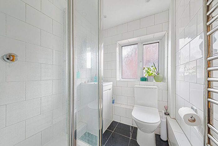 2 Bedroom Semi-Detached House For Sale In Kingsground, Eltham, London, SE9