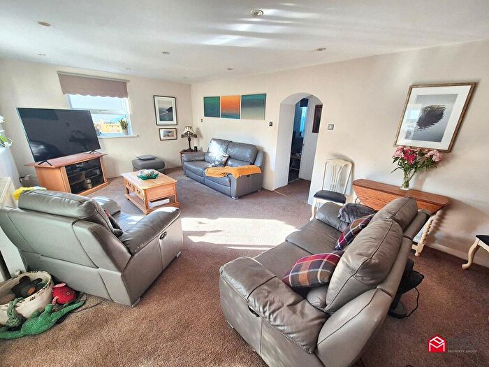 3 Bedroom Semi-Detached House For Sale In Waun Road, Loughor, Swansea, City And County Of Swansea., SA4