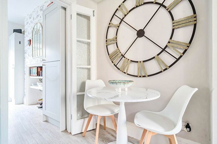 1 Bedroom Flat For Sale In Eastgate Street, Winchester, Hampshire, SO23