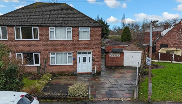 3 Bedroom Semi-Detached House For Sale In Broadway, Irlam, M44