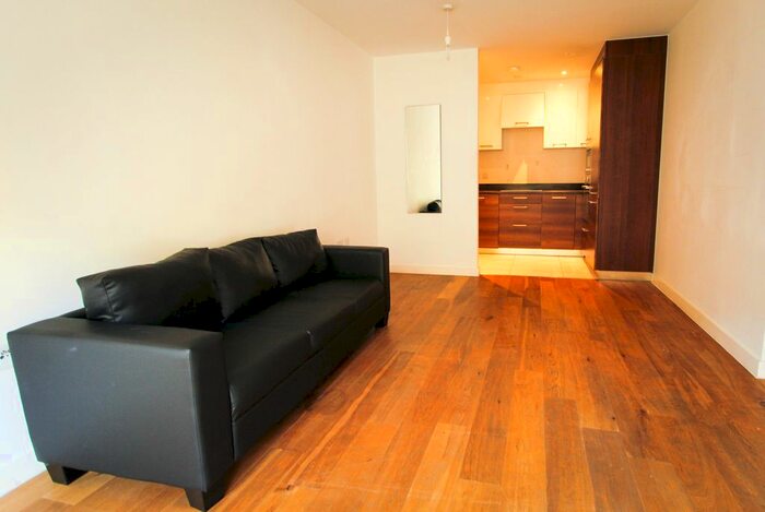 2 Bedroom Flat To Rent In Forge Square, London, E14
