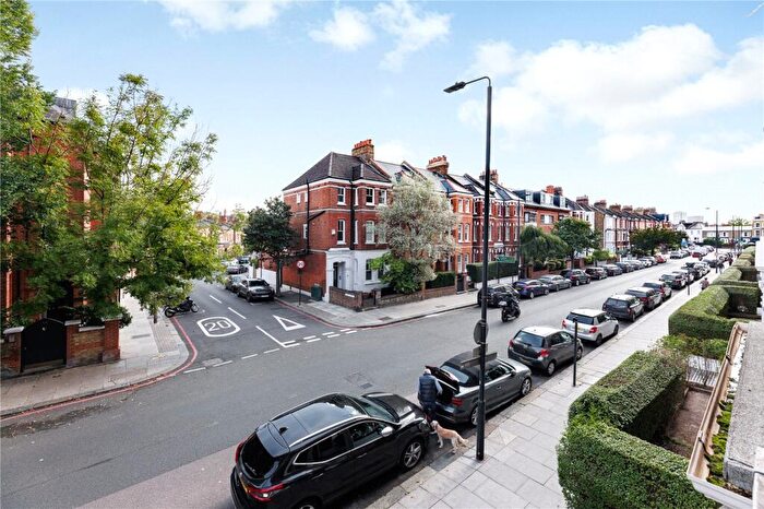 1 Bedroom Apartment For Sale In Cambridge Road, London, SW11