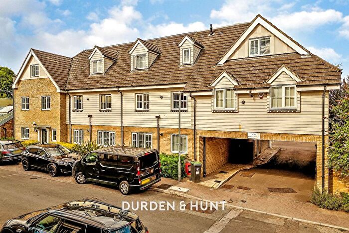2 Bedroom Flat To Rent In Foxburrows Court, Chigwell, IG7